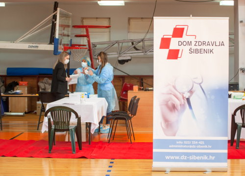 Fotografija 7 - Na Baldekin po svoju dozu ide 480 ljudi: Bivša medicinska sestra Ana Paić prva je cijepljena protiv covida