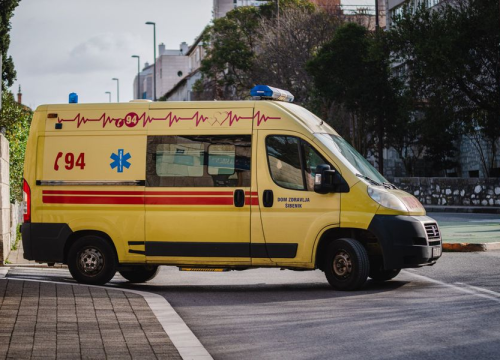 Više ozlijeđenih u prometnoj nesreći kod Podina, sudjelovala dva vozila: Zatvorena cesta kod Boraje