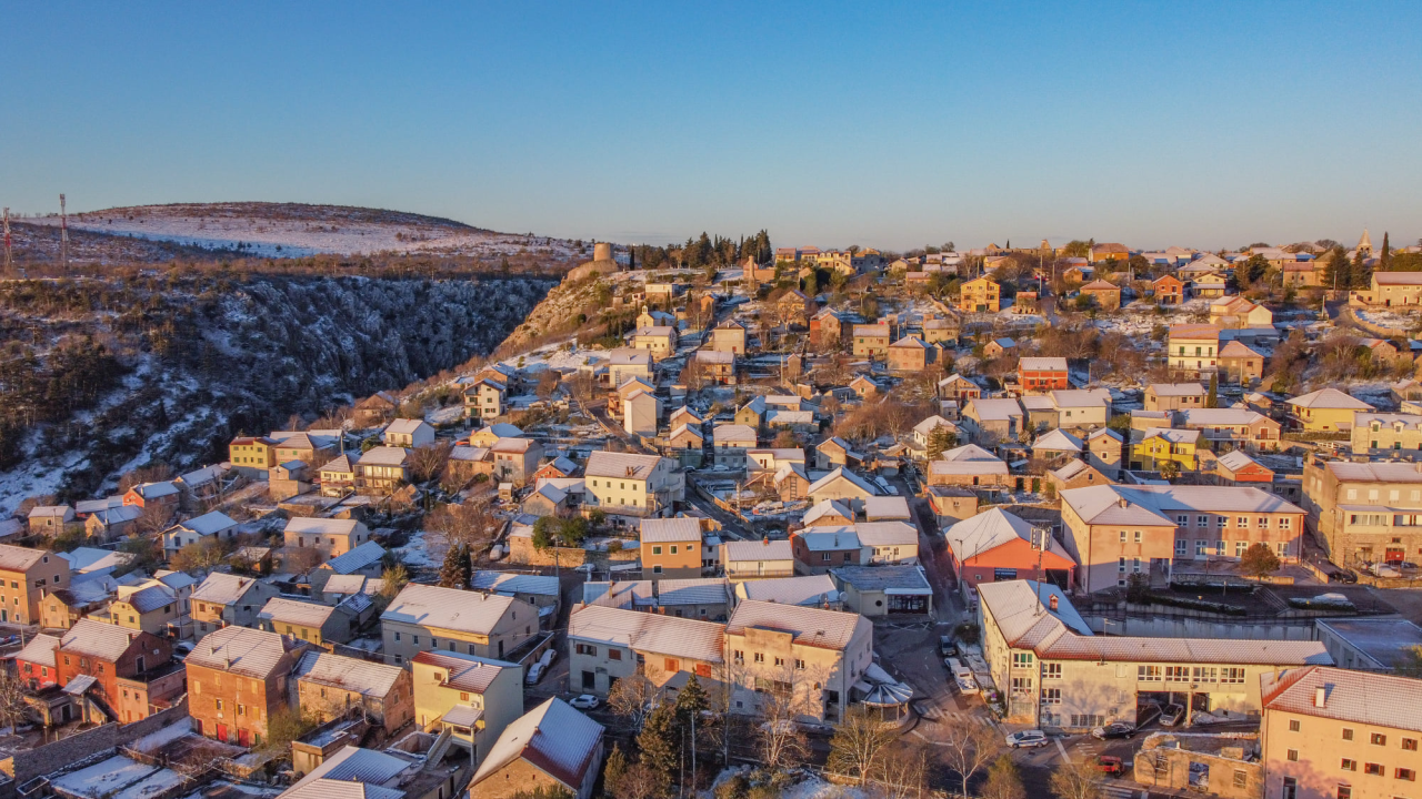 Sve je ljepše pod snježnim pokrivačem: Možete li pogoditi gdje su u županiji jutros snimljeni ovi prekrasni kadrovi?