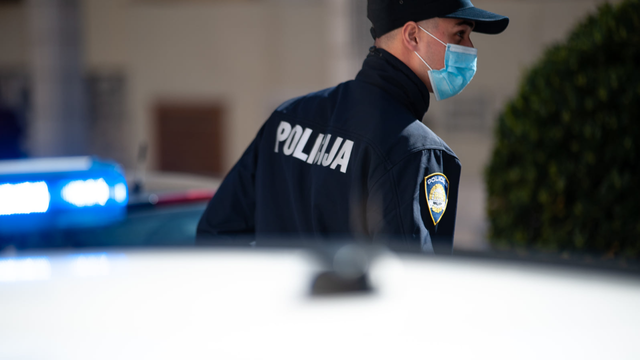 Šibenska policija pronašla lopova koji je iz trgovine i ugostiteljskog objekta pokrao novac i informatičku opremu
