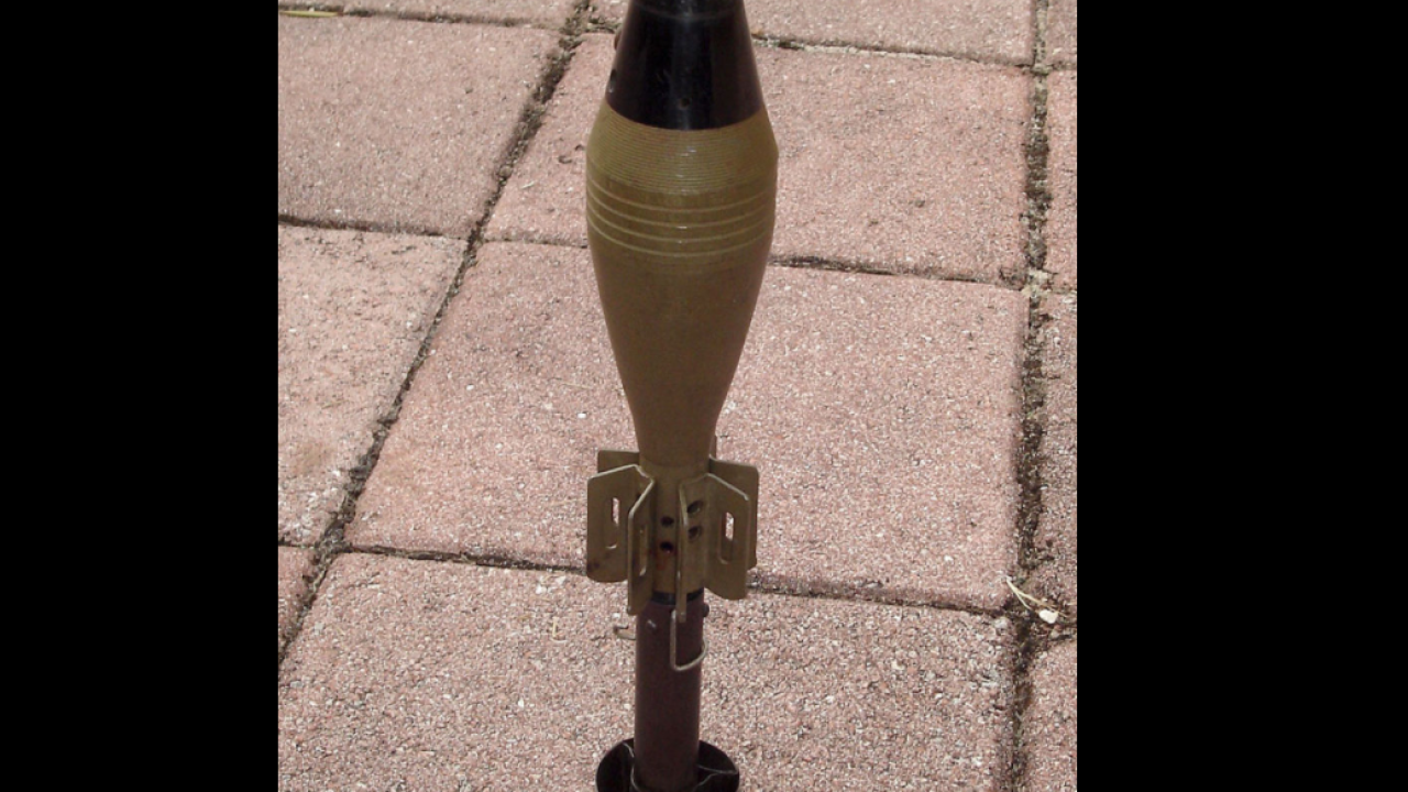 Na obali Krke pronašao tromblonsku minu koju je izbacila voda