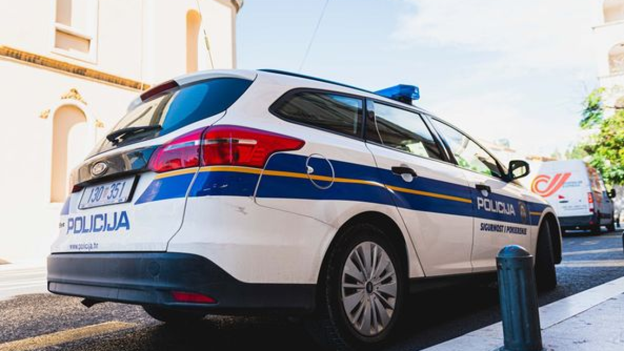 Zbog manjeg novčanog duga 31-godišnjak na javnom mjestu u Šibeniku oštrim predmetom napao 20-godišnjaka