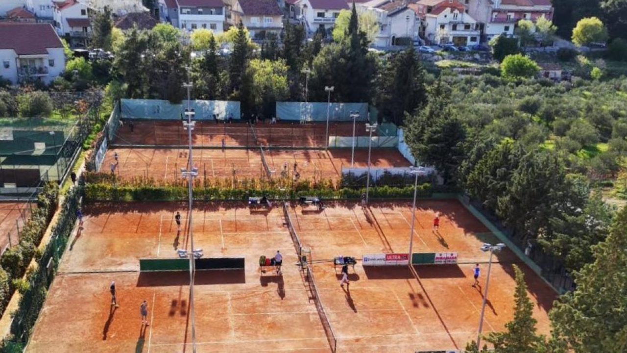 Hrvatski tenisači plasirali se u drugo kolo Šibenik opena, jedan će sigurno ući u odlučujuće kolo