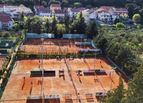 Hrvatski tenisači plasirali se u drugo kolo Šibenik opena, jedan će sigurno ući u odlučujuće kolo