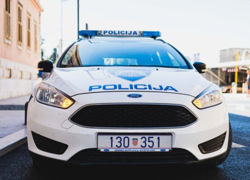 Kazneno prijavljen 42-godišnjak koji je u subotu u Šibeniku fizički napao 52-godišnjaka i prijetio mu