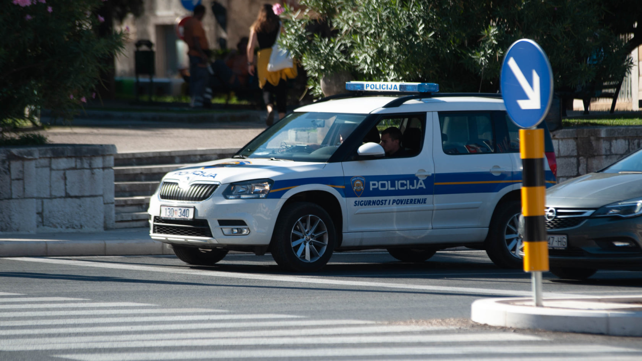 Netko uporno provaljuje u šibenske kafiće i restorane, zadnji na meti fast food iz kojeg je pokraden novac