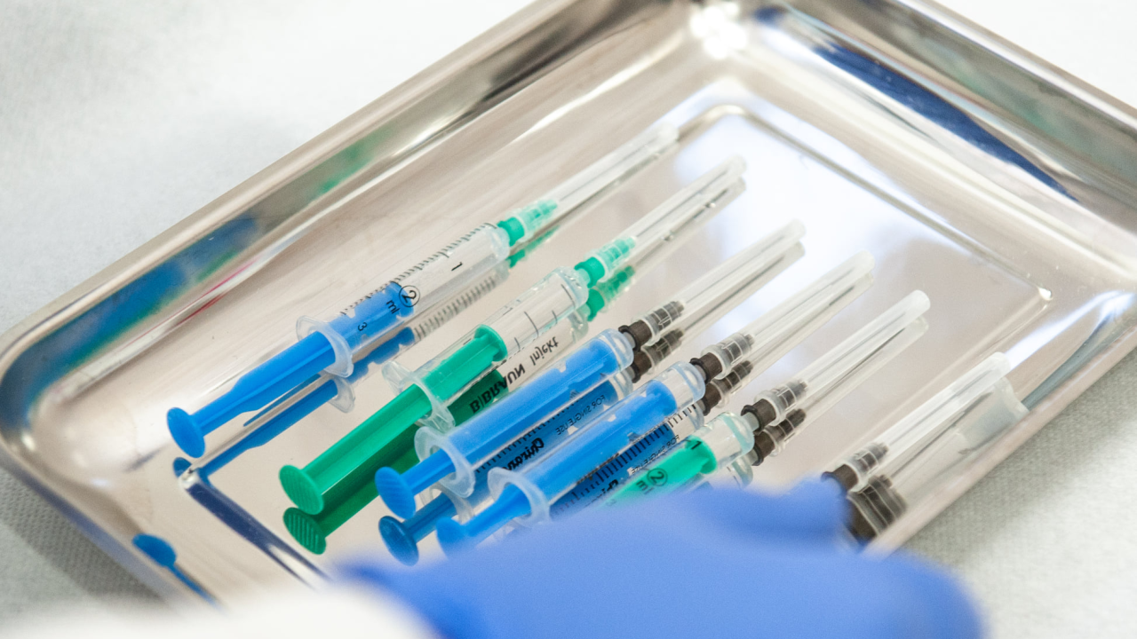 Pola odrasle populacije SAD-a dobilo barem jednu dozu cjepiva protiv koronavirusa