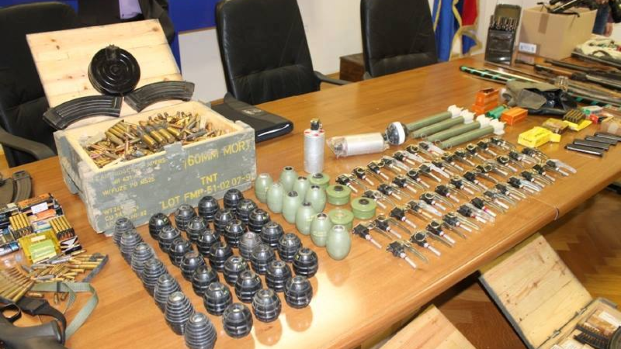 Automatska puška, dvije ručne bombe i preko 90 komada streljiva predano šibenskoj policiji za vikend