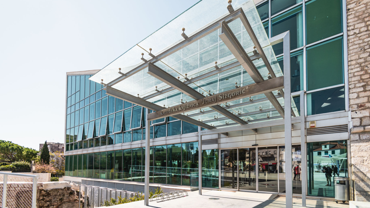 Noć knjige u šibenskoj knjižnici: Pogledajte program obilježavanja, stignete na predavanja i online i uživo