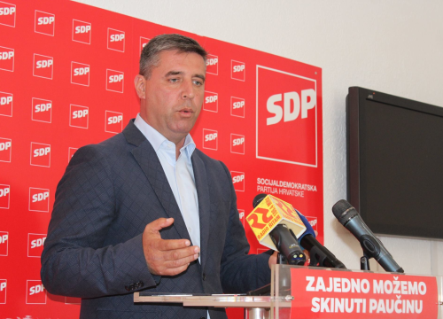 Vidović: 'Imamo onkološke pacijente koji su išli u Sloveniju kupiti lijek. To je nedopustivo'