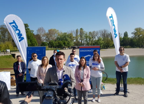 Nakon napada na Mostove volonterke polomljen im je i štand u Dubravi