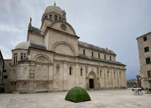 Zekanović kod Gradske vijećnice podigao šator: 'Ovo nije dio naše bogate kulture'