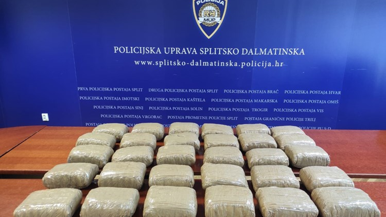 U autu imao 30 kila marihuane: Policija ga uhvatila kod Omiša