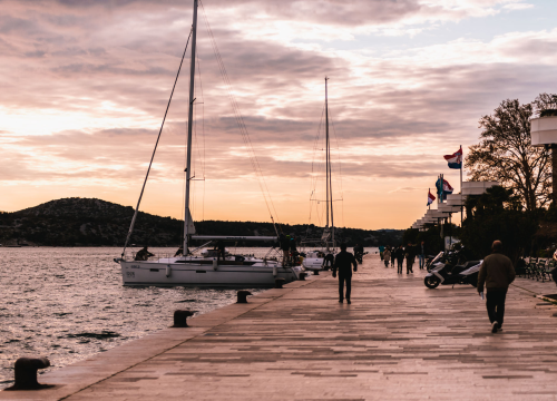 Luca sutra na rivu postavlja novu instalaciju: Prije 123 godine u Šibeniku su snimljeni najstariji filmski kadrovi Europe