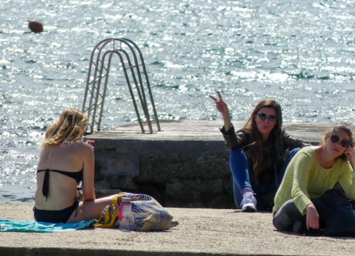 Nedjeljni đir po Vodicama: Otvorena sezona kupaćih kostima, počelo hvatanje boje za ljeto