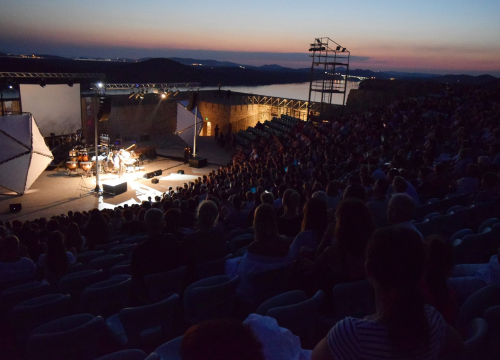 Crvena jabuka stiže ovo ljeto u Šibenik: U sklopu turneje proslavit će svoj 35. rođendan
