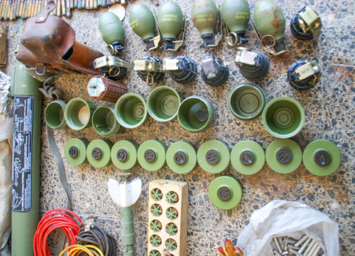 Još dva građanina počistila kuće od oružja: Šibenskoj policiji predali ručne bombe i streljivo