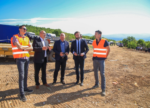 Radovi na sanaciji odlagališta otpada u Drnišu gotovi do kraja ljeta: Ministar Ćorić u obilasku