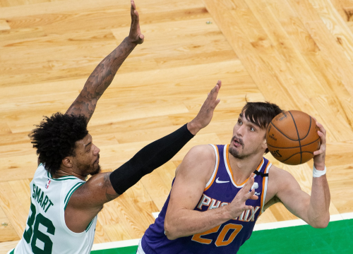 Šarić u pola sata na parketu dao 12 koševa, Zubac osam