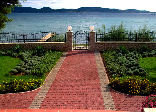 Iskoristite odlične popuste na betonske opločnike u ABK-u!