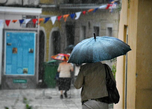 Šibenčani, do biračkih mjesta osim kemijske olovke valjalo bi ponijeti i kišobran