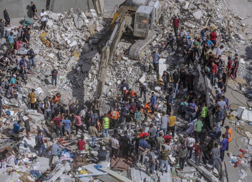 Ubijeno 33 Palestinaca u izraelskim udarima, rakete se ispaljuju iz Gaze