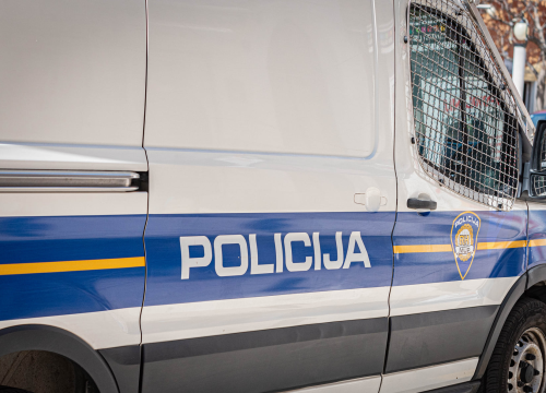 Strava u Podstrani: Pronađen izboden muškarac, hitno je operiran u splitskoj bolnici