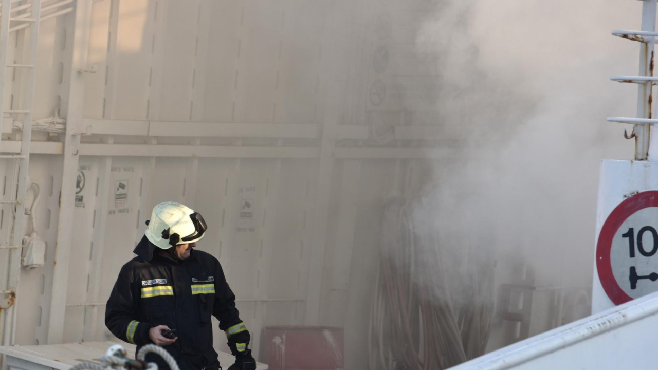Veliki požar u marini Kaštela: Zapalila se jahta, vatra se proširila na još nekoliko brodova