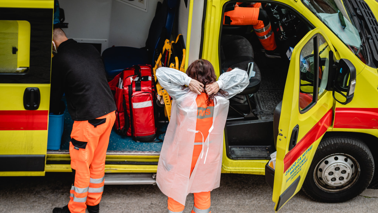 Teška prometna nesreća na autocesti kod Šibenika, više osoba prevezeno u bolnicu