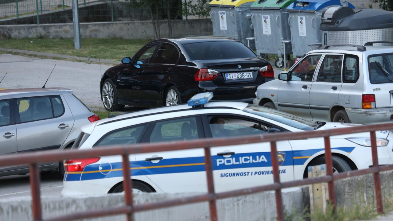 Detalji strašne tragedije u Kninu: Dječak preminuo u automobilu, otac na krim obradi
