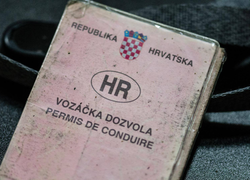 Napokon se ukidaju biljezi za vozačku i putovnicu