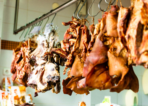 U Razvođu pale ozbiljne prijetnje jer 30-godišnjak nije bio zadovoljan kvalitetom suhomesnatih proizvoda isporučenih poznanici