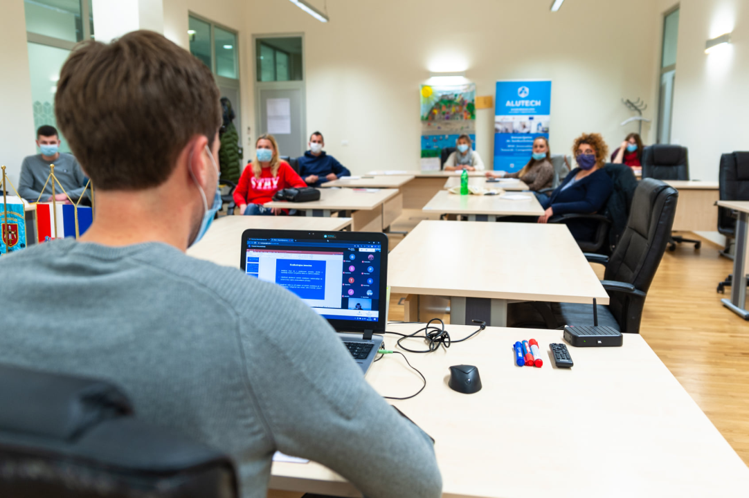 U tijeku je program obrazovanja odraslih u organizaciji Udruge EMEDEA: Pogledajte što su polaznici do sada naučili!