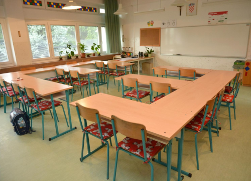 Učenici profesorici ulili dezinficijens u bocu s vodom, završila je u bolnici