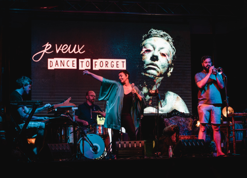 Pogledajte kako je bilo sinoć na koncertu Je Veux ispod katedrale