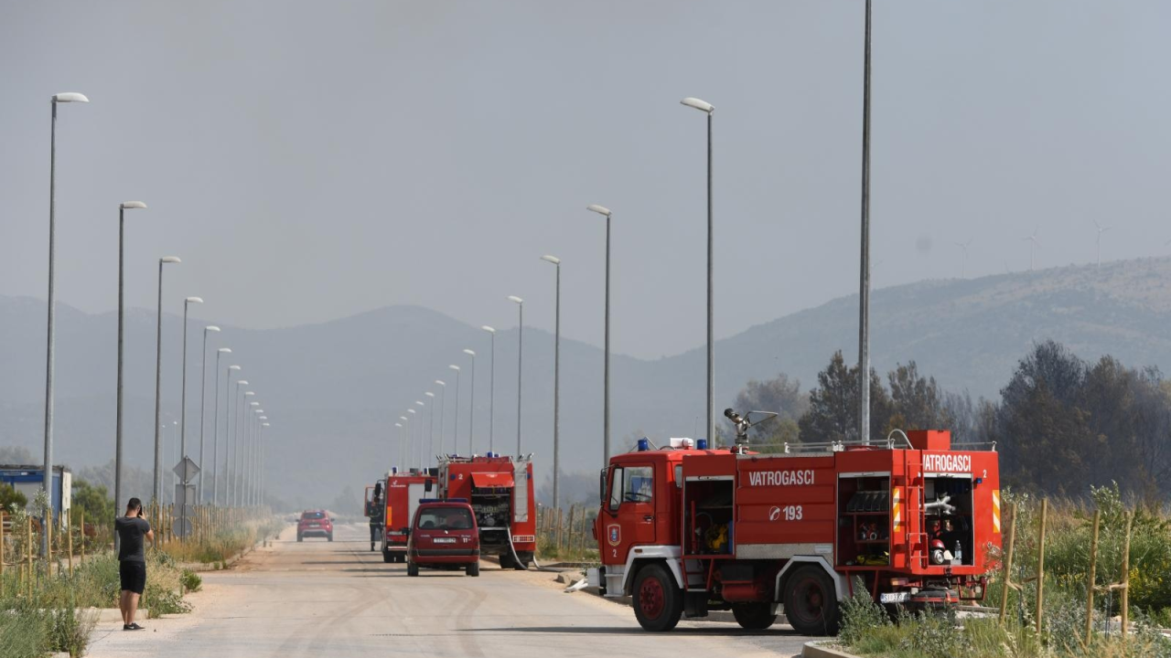 Ugašen požar koji se s Bikarca proširio na Pode, gorjelo je na terenu od 50 hektara
