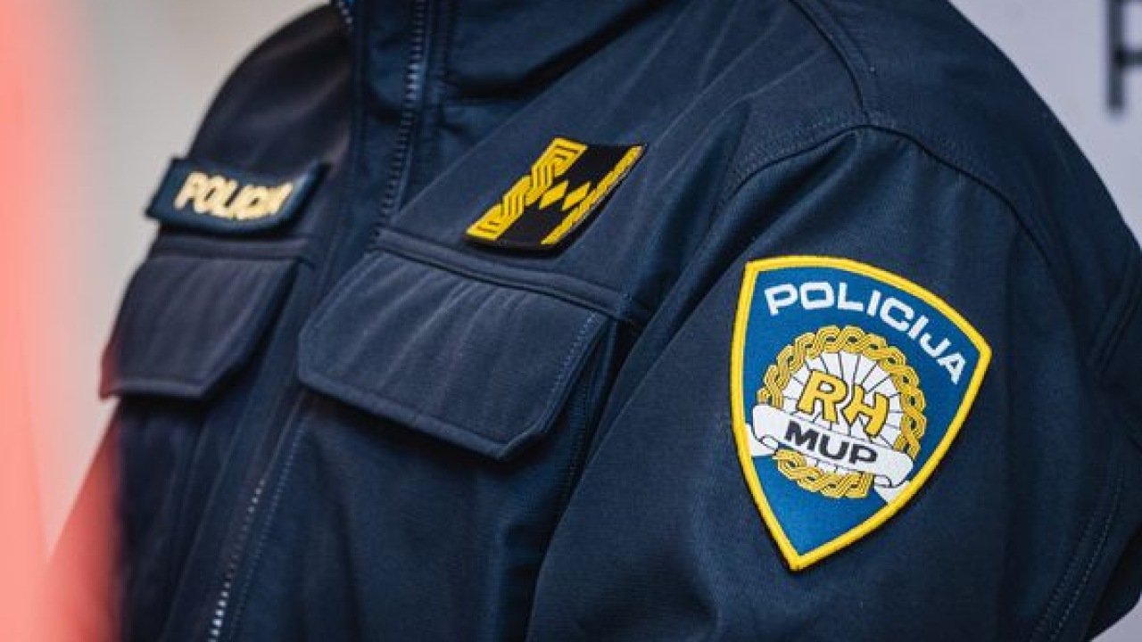 Policajka u Rovinju autom srušila biciklista i pobjegla s mjesta nesreće