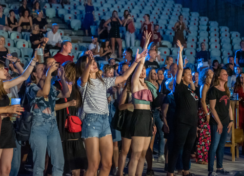 Ekipa na tvrđavi plesala je sinoć na Nipplepeople i Jonathan: Pogledajte atmosferu