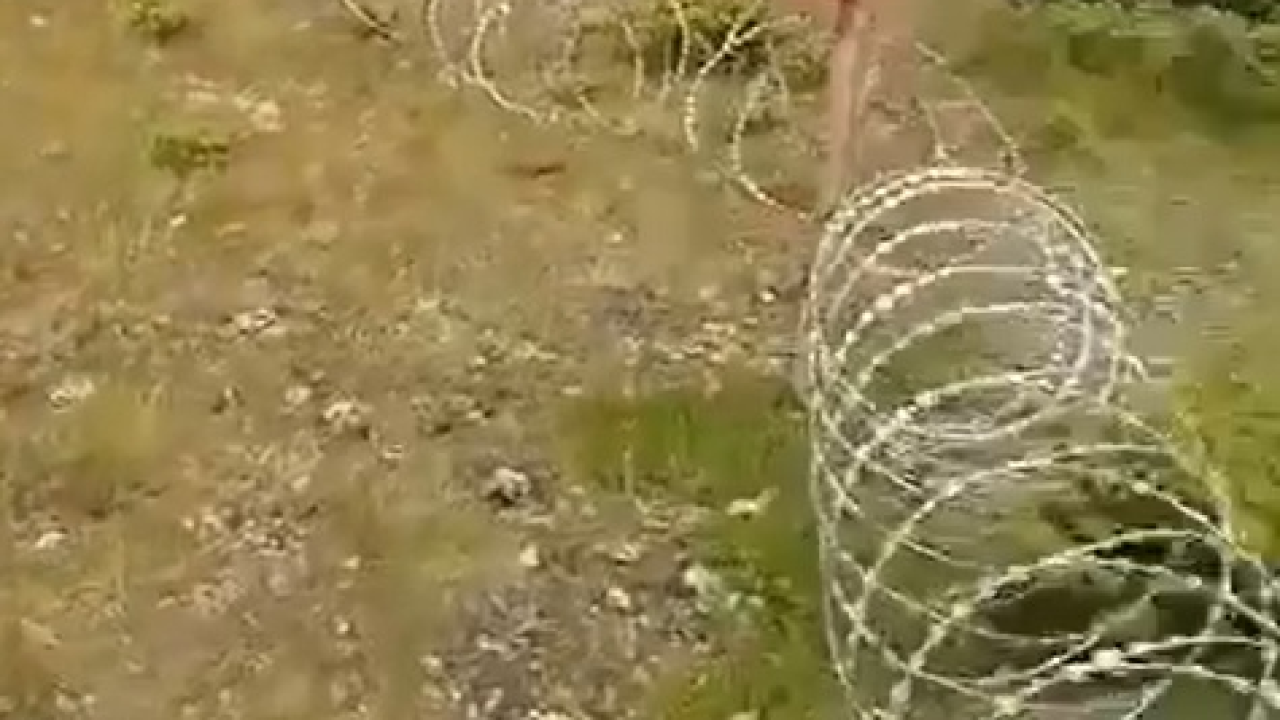 Mještani optužuju vojsku da je razvukla žilet-žicu u Parku prirode Dinara, iz MORH-a tvrde: 'Nismo mi!'