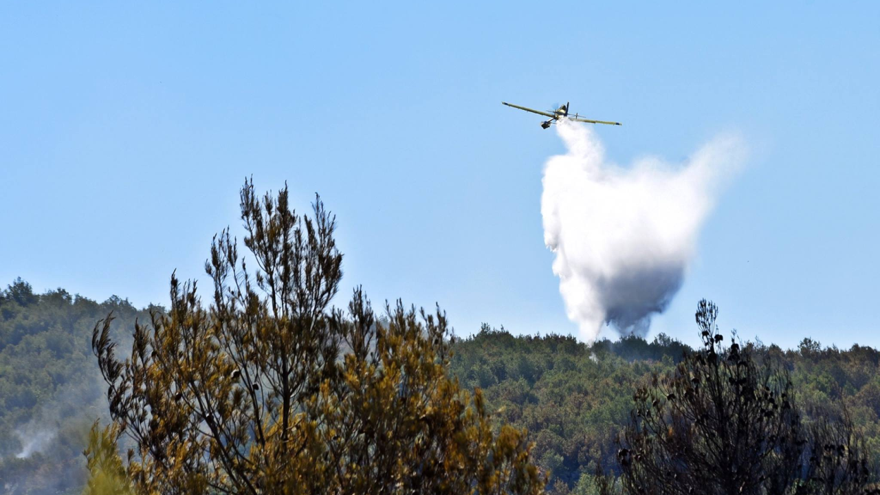 Jučer je u županiji gorjelo na sedam mjesta: Najgore je bilo kod Kistanja, intervenirale i zračne snage