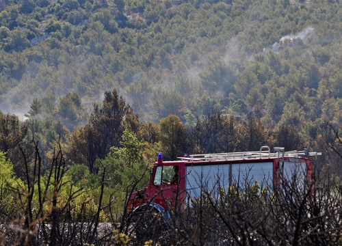 Ugašen požar kod Kistanja: Izgorjelo 2500 kvadrata trave i niskog raslinja