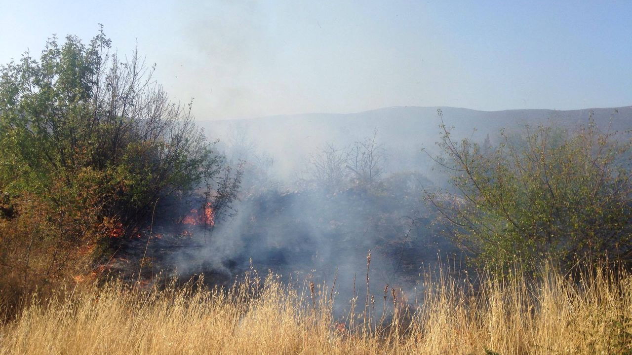 Ugašen požar otvorenog prostora u Drnišu, opožarena površina dva hektara