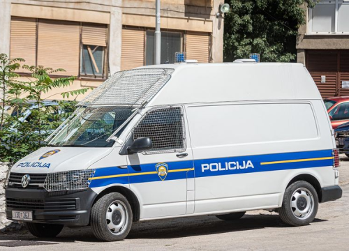 Mladić (20) maskiran i naoružan pljačkao automat klubove po cijeloj Hrvatskoj: U Šibeniku nožem zaprijetio zaposlenici