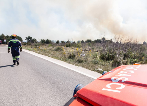 Planulo kod Srime: Na terenu 20 vatrogasaca