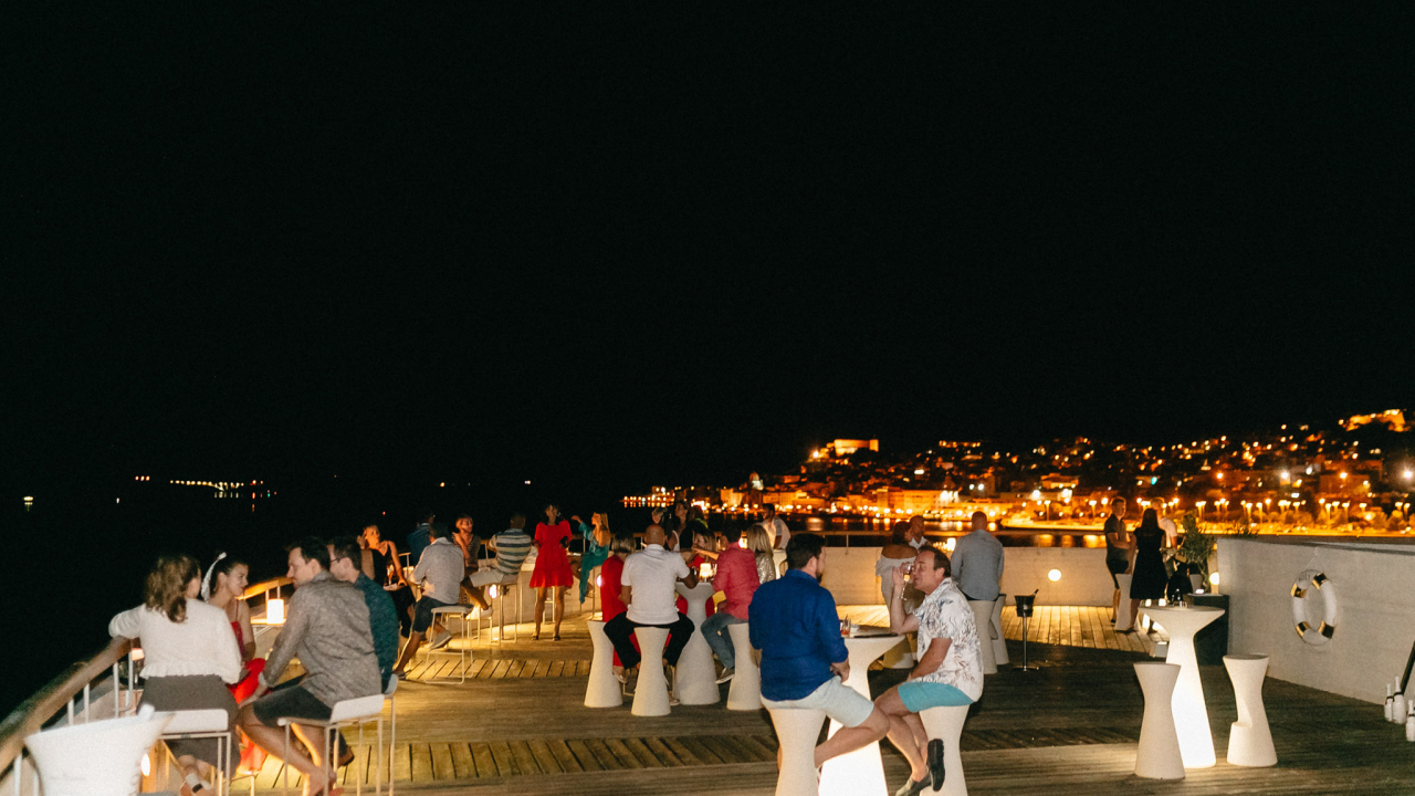 Otvorena je sezona evenata na Roof Baru: U posebnoj atmosferi možete uživati svaki vikend!