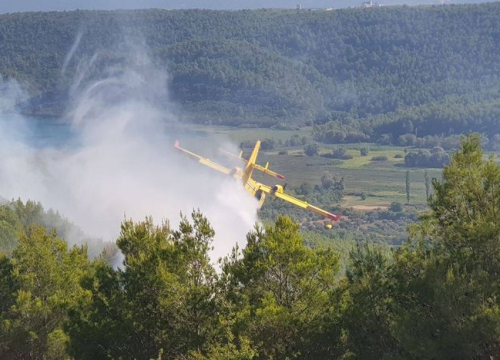 Lokaliziran požar kod Kljaka: Sudjelovalo 15 vatrogasaca i jedan kanader