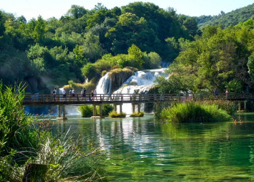 Lopovi iskorištavaju gužve na Krki, policija zbog krađa poslala upozorenje: Pazite gdje držite novčanike