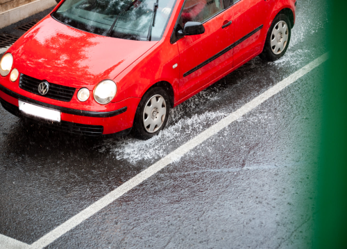 Jak vjetar otežava promet na Jadranu: Ceste mokre i skliske, neke dionice zatvorene