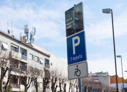 Vozač (47) fizički napao komunalnog redara u Primoštenu jer ga je upozorio da ne parkira na mjestu za invalide
