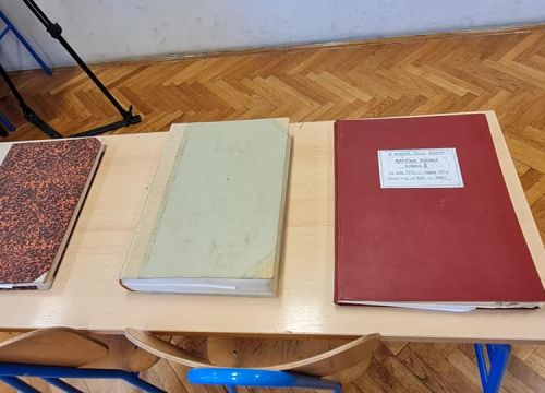 Fotografija 15 - Ivana Guberina s mladom ekipom snima film o Draženu: Danas su pregledali školske ocjene šibenskog virtuoza